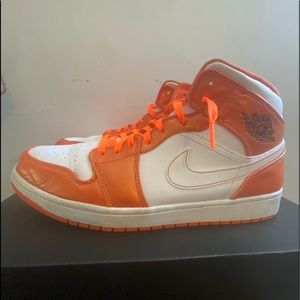 Air Jordan 1 Mid SE
